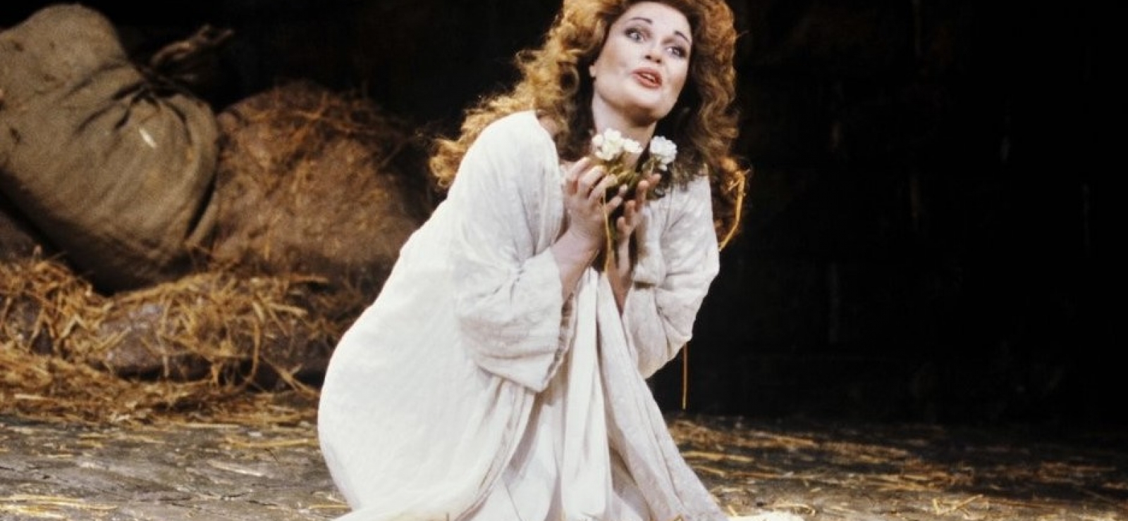 L'opéra à la folie. June Anderson interprète le rôle d'Elvira dans les Puritains de Bellini